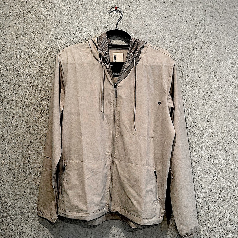 Brand New Tags Women’s Vuori Outdoor Trainer Shell Jacket. Retail $118 Usd!